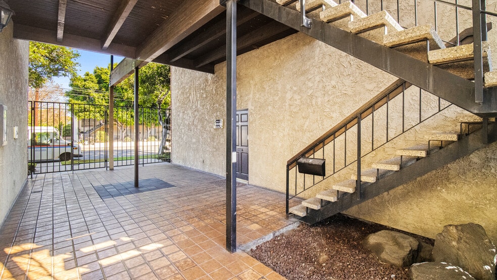 More Photos Of 800 E Wardlow Rd, Long Beach Loft Creative Space For Lease