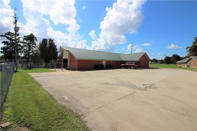 More Photos Of 202 Woodland Hwy, Belle Chasse General Retail For Sale