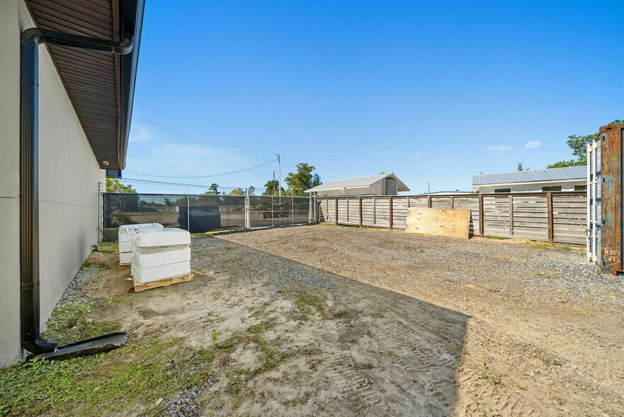 More Photos Of 726 Airport Rd, Panama City Loft Creative Space For Lease