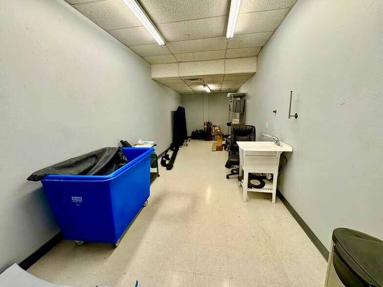 More Photos Of 124 Industrial Dr, Boerne Service For Lease