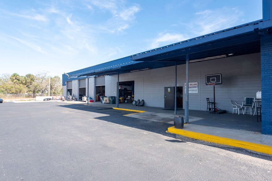 More Photos Of 405 N Charles St, Daytona Beach Warehouse For Sale