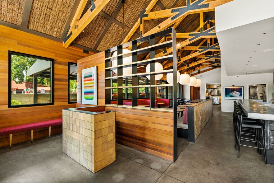 More Photos Of 2708 E Cesar Chavez St, Austin Restaurant For Sale