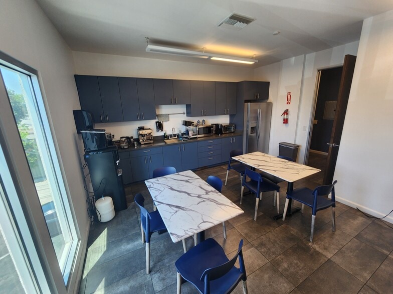 More Photos Of 6319 Colfax Ave, North Hollywood Loft Creative Space For Lease