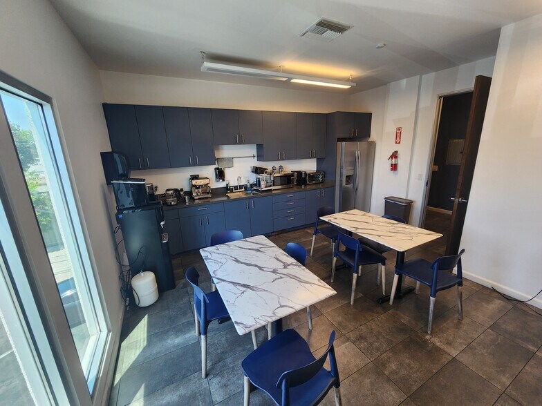 More Photos Of 6319 Colfax Ave, North Hollywood Loft Creative Space For Lease