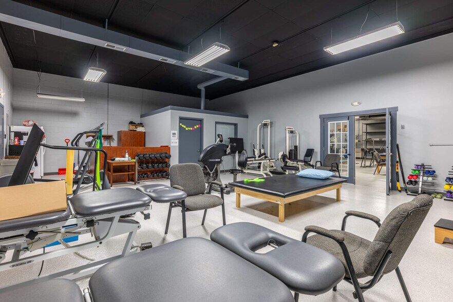 More Photos Of 2419 E High St, Springfield Storefront For Sale