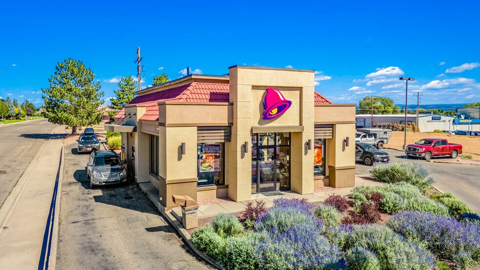 Primary Photo Of 1300 E Main St, Cortez Fast Food For Sale