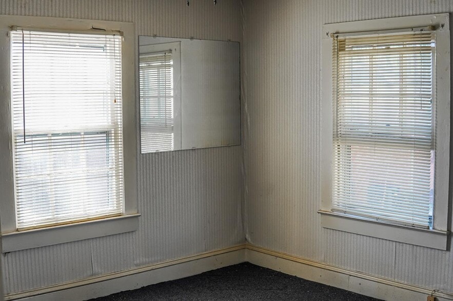 More Photos Of 4924 Freedom Dr, Charlotte Flex For Sale