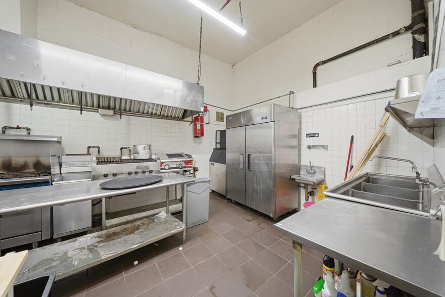 More Photos Of 1059 Flushing Ave, Brooklyn Warehouse For Lease