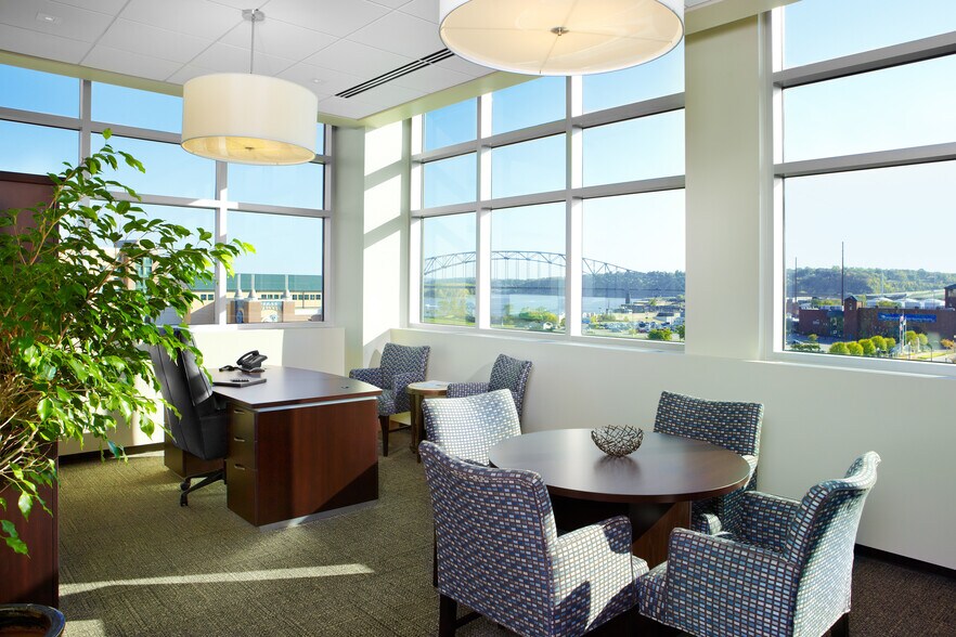 More Photos Of 385 Bell St, Dubuque Office For Sale