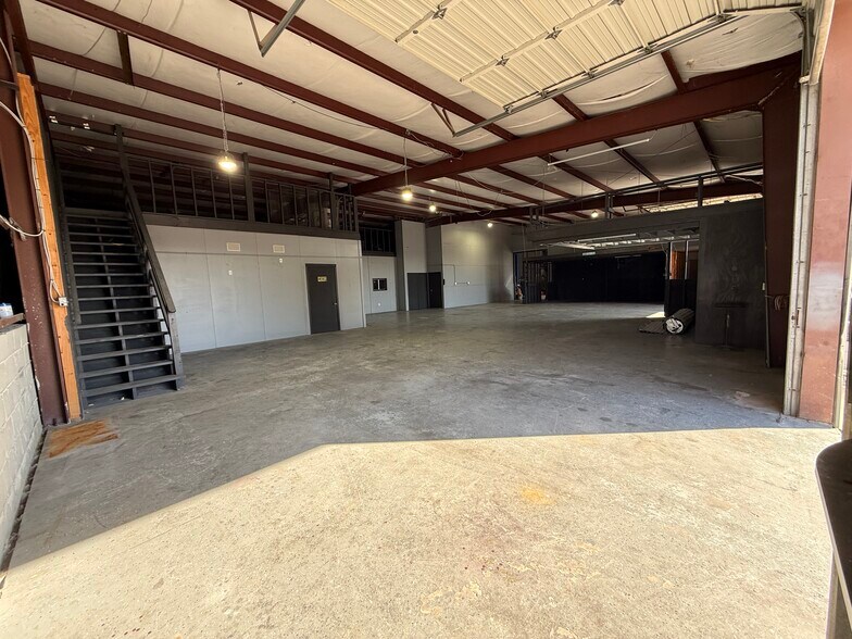 More Photos Of 18025 W Little York Rd, Katy Industrial For Lease