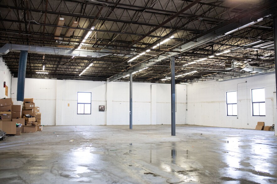 More Photos Of 608 Main St, Westbury Warehouse For Lease