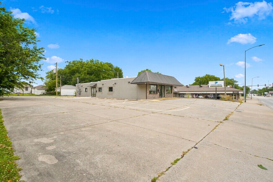 More Photos Of 816 S Mount Olive St, Siloam Springs Medical For Sale