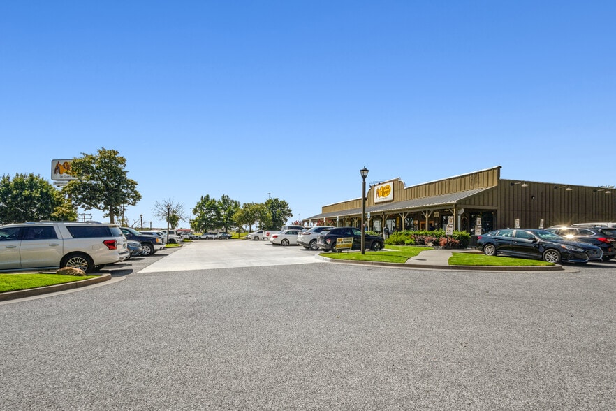 More Photos Of 4901 NE 122nd St, Edmond Restaurant For Sale