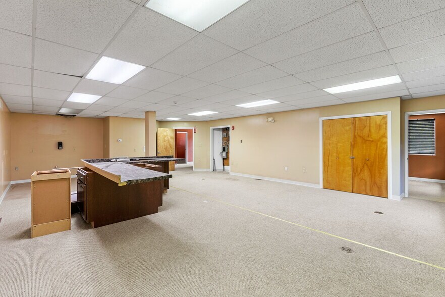 More Photos Of 4 Corwin Ct, Newburgh Medical For Sale