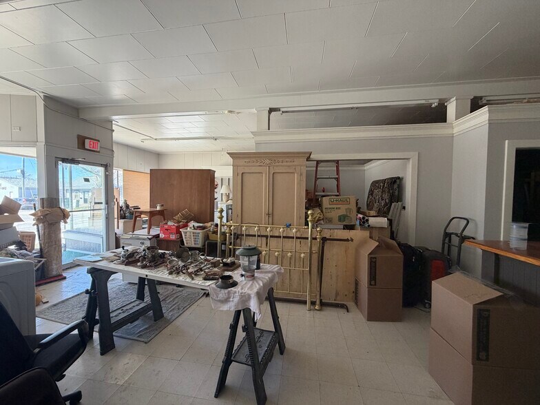 More Photos Of 87 Division St, Manistee Freestanding For Sale