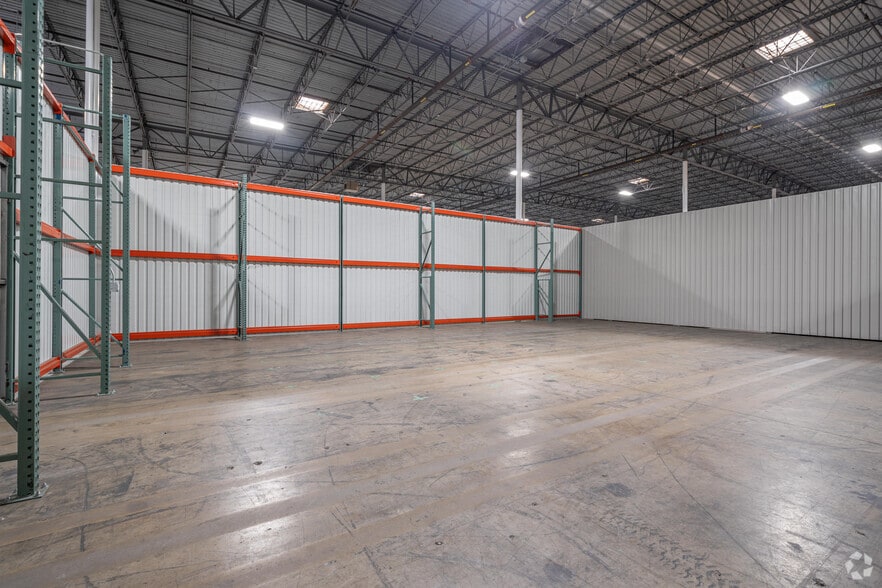 More Photos Of 7250 W 43rd St, Houston Warehouse For Lease