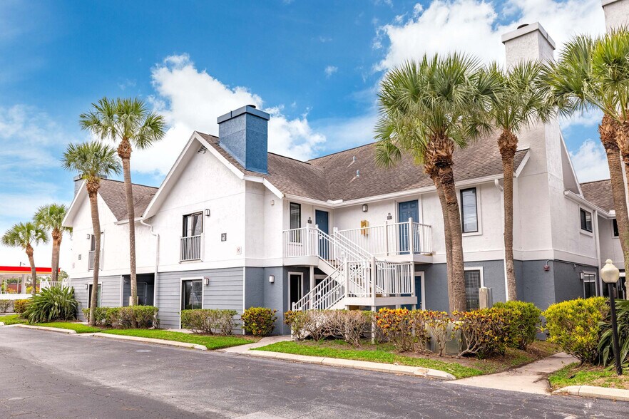 More Photos Of 13200 49th St N, Clearwater Apartments For Lease