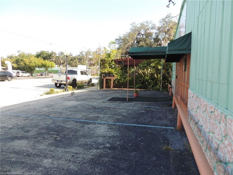 More Photos Of 408 N Ridgewood Dr, Sebring Freestanding For Sale