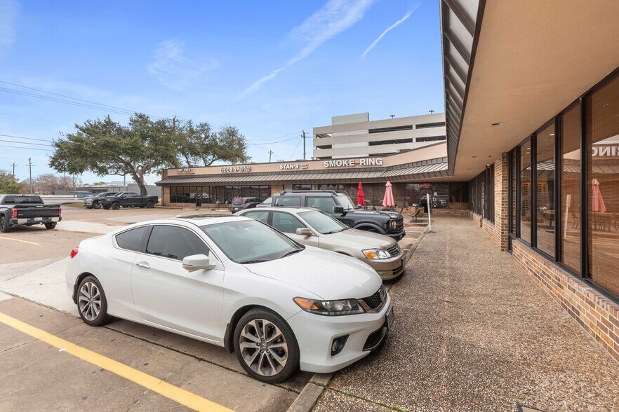 More Photos Of 16912-16972 Old Galveston Rd, Webster Unknown For Lease