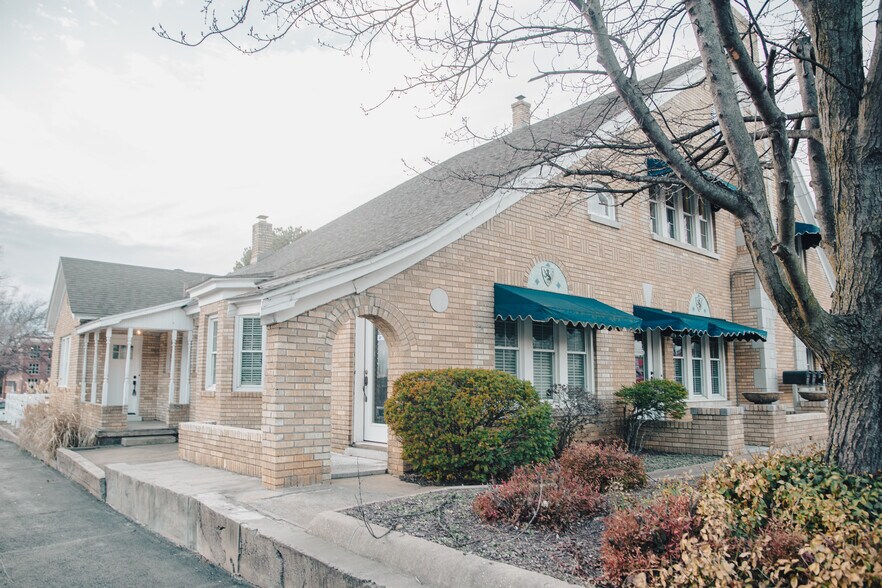 More Photos Of 355 N College Ave, Fayetteville Office For Sale