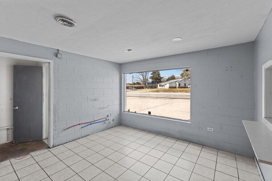 More Photos Of 1306 HWY 155, Palestine Auto Repair For Sale