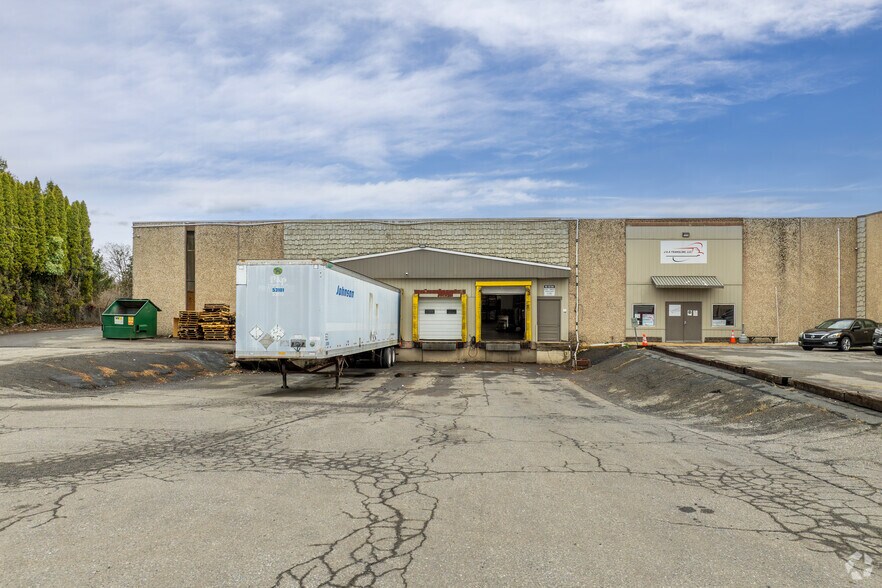 More Photos Of 100 Industrial Blvd, Stockertown Warehouse For Lease