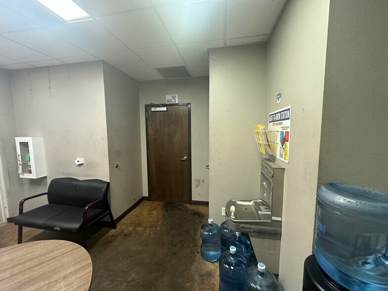 More Photos Of 1051 Aqua Dr, Haughton Distribution For Sale