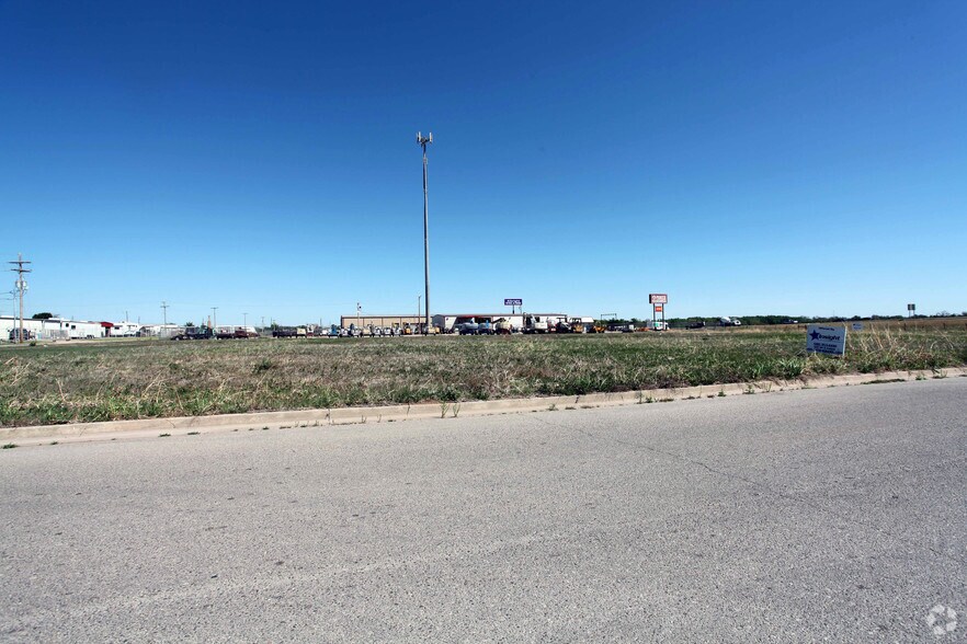 More Photos Of 1101 SE Interstate Dr, Lawton Land For Sale