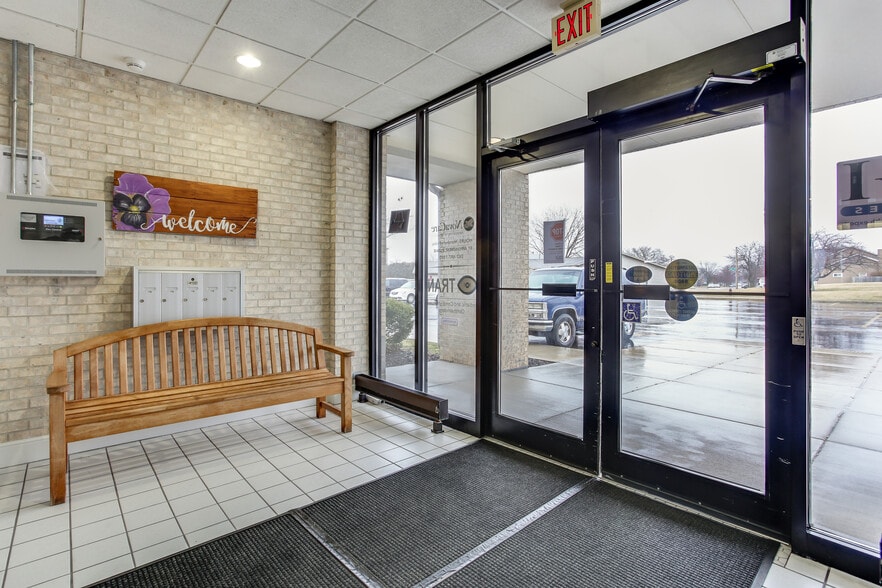 More Photos Of 7201 Green Bay Rd, Kenosha Medical For Lease