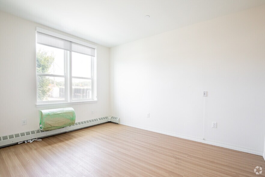 More Photos Of 10-40 Station Dr, Wyandanch Apartments For Lease