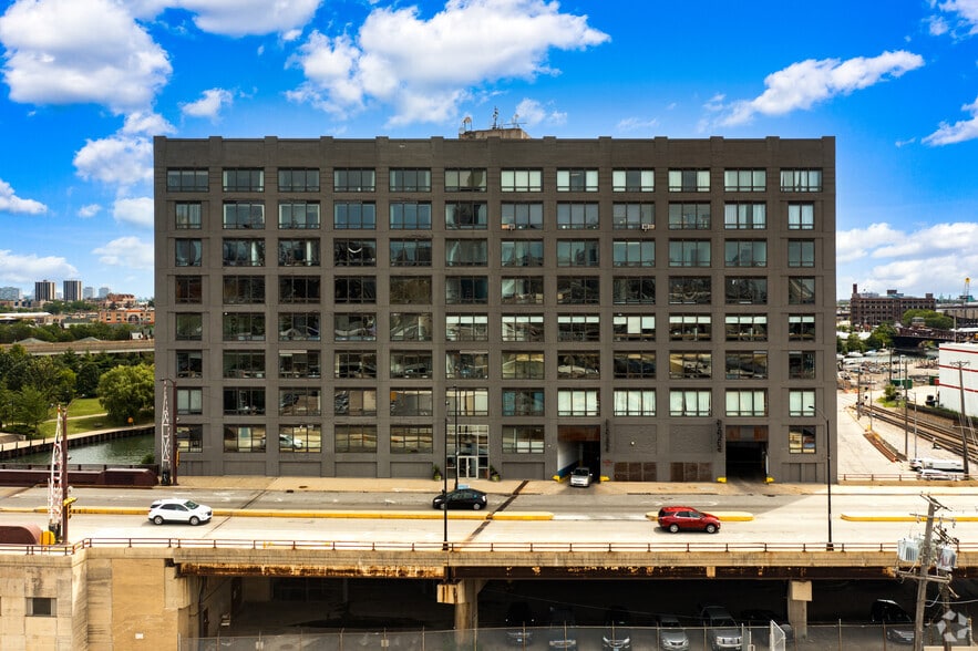 More Photos Of 329 W 18th St, Chicago Light Manufacturing For Lease