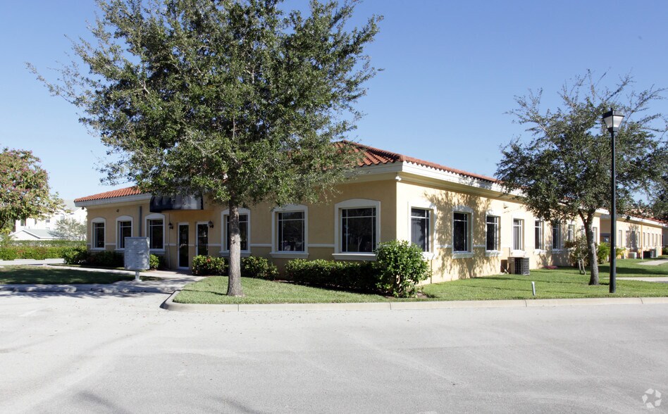 More Photos Of 3376 Woods Edge Cir, Bonita Springs Medical For Lease