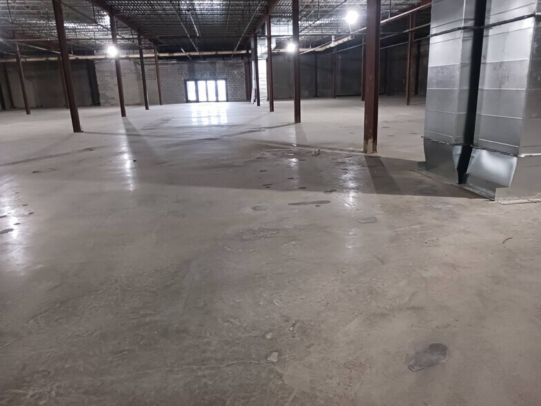 More Photos Of 2 Orland Square Dr, Orland Park General Retail For Sale
