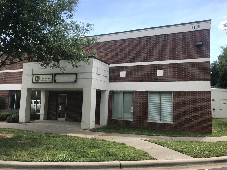 More Photos Of 3120 Latrobe Dr, Charlotte Showroom For Lease