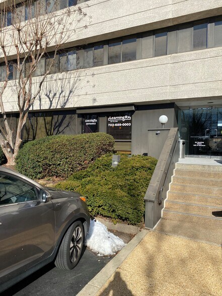 More Photos Of 11260 Roger Bacon Dr, Reston Office For Lease