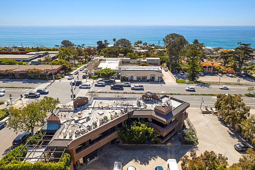 More Photos Of 915 Camino del Mar, Del Mar Office Residential For Lease