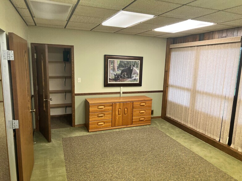 More Photos Of 4105 Dixie Ave, Wausau Office For Sale