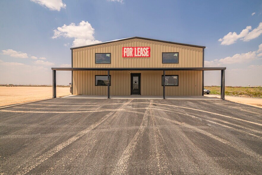 More Photos Of 14010 W Silver Fox Trl, Odessa Warehouse For Lease