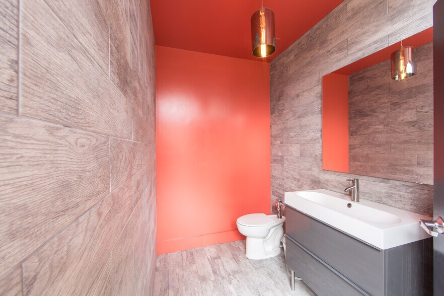 More Photos Of 401-405 W Foothill Blvd, Monrovia Freestanding For Lease