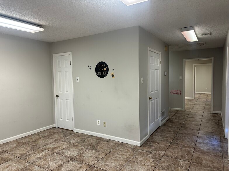 More Photos Of 5507 Winchester Rd, Memphis Office For Lease