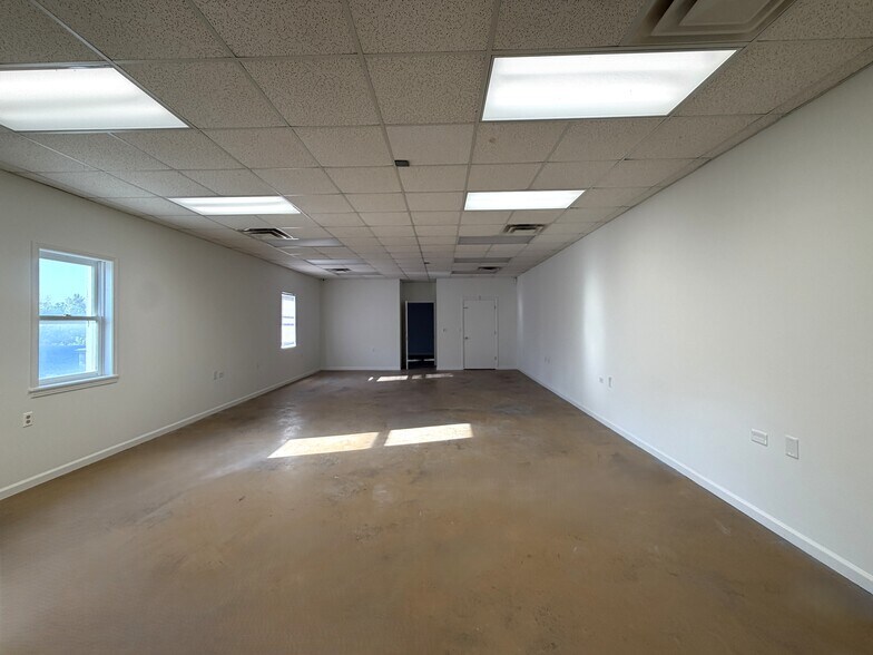 More Photos Of 385-387 Industrial Dr, Mount Juliet Warehouse For Lease