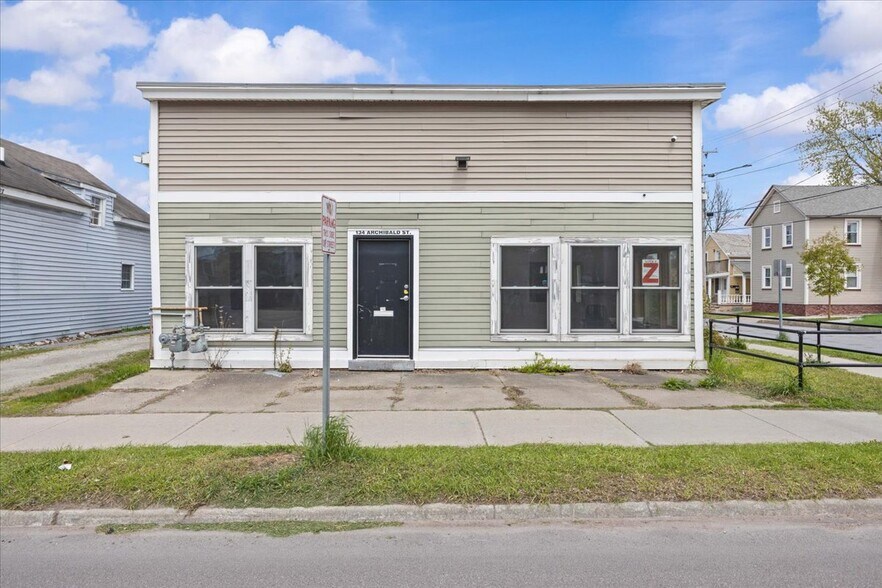 More Photos Of 21 Bright St, Burlington Freestanding For Sale