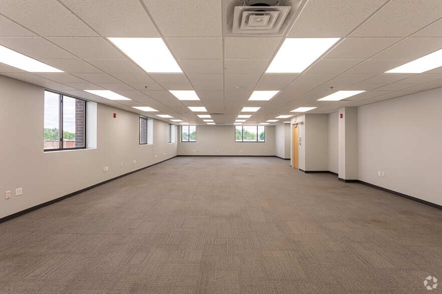 More Photos Of 936 Silas Deane Hwy, Wethersfield Office For Lease