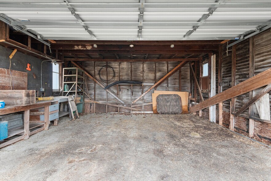 More Photos Of 5814 Calumet Ave, Manitowoc General Retail For Sale