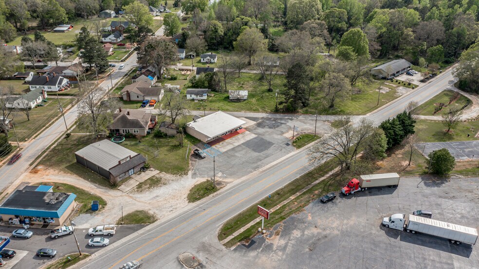 More Photos Of 200 Willard Rd, Clinton Storefront For Sale