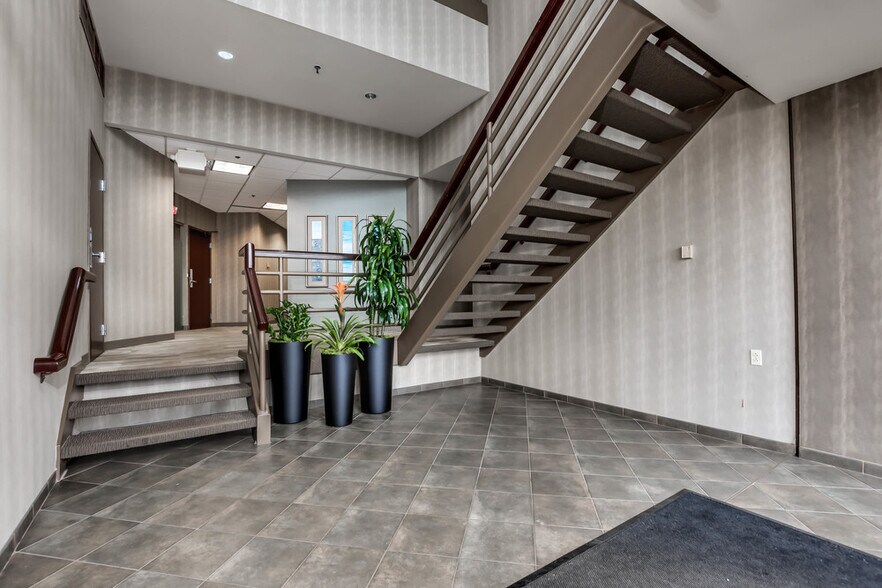 More Photos Of 1855-1859 Bowles Ave, Fenton Office For Lease