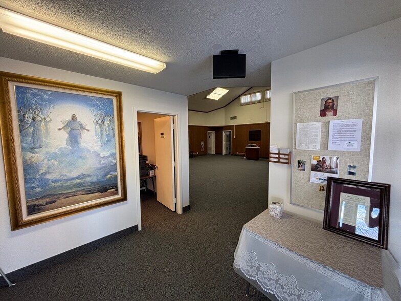 More Photos Of 1514 1st Ave, Belle Plaine Religious Facility For Sale