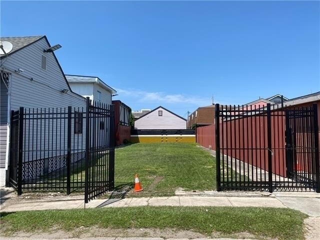 More Photos Of 718 N Broad St, New Orleans Auto Dealership For Sale