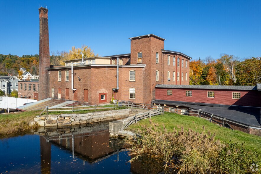 More Photos Of 1 Riverside Way, Wilton Warehouse For Lease