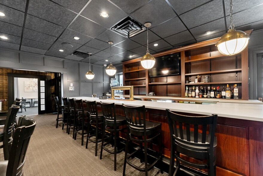 More Photos Of 135 Cooper St, Agawam Specialty For Sale